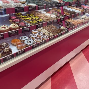 Pinkbox Doughnuts - Display of donuts - Donuts Near Me - Primm, Nevada Pinkbox Doughnuts - Display of donuts - Donuts Near Me - Primm, Nevada