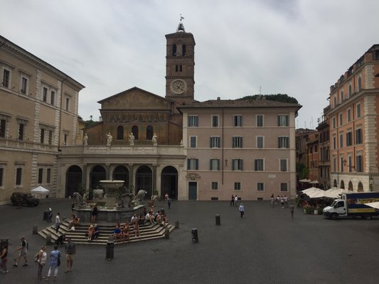 Piazza di Santa Maria in Trastevere by null