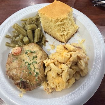 Li'l Dizzy's Cafe - Put my food on plastic plate - Cajun/Creole Near Me - New Orleans, Louisiana