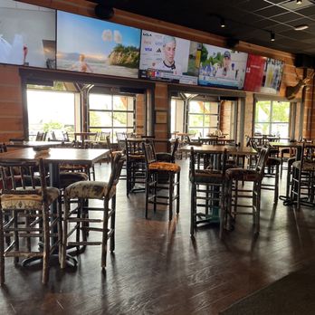 Twin Peaks - Nice large seating area! - Sports Bars Near Me - Pittsburgh, Pennsylvania