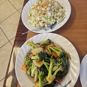 Hong Kong Restaurant - Sauteed Broccoli and Almond Chicken. AMAZING! - Chinese Near Me - Madera, California
