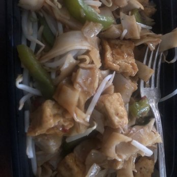 Bangkok Cuisine - Drunken noodles with squid and fried tofu. - Thai Near Me - Roseville, Michigan Bangkok Cuisine - Drunken noodles with squid and fried tofu. - Thai Near Me - Roseville, Michigan