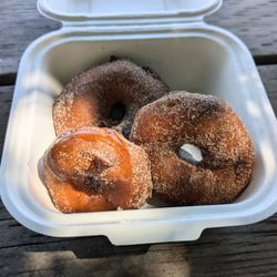 Fritters On The Lake - They only sell one thing: apple fritters.