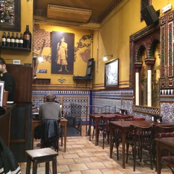 Alhambra - Inside of the restaurant. - Spanish Near Me - Madrid, M