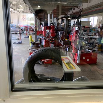 Les Schwab Tire Center - Civic wheel on tire machine. - Tires Near Me - Salem, Oregon Les Schwab Tire Center - Civic wheel on tire machine. - Tires Near Me - Salem, Oregon