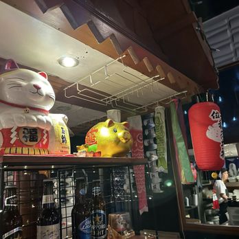 Sushi Thai Fusion - Thai atmosphere reflecting culture. - Thai Near Me - Delray Beach, Florida