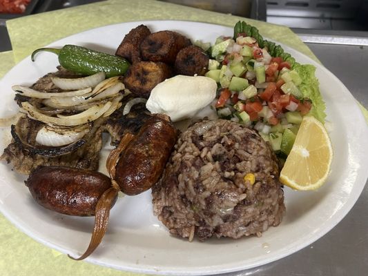 Restaurante Y Pupuseria La Ceiba by null