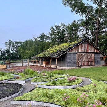 Sylvan Table - Garden outside - New American Near Me - Sylvan Lake, Michigan