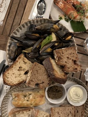 APPLEBEE's - Fish & Seafood by null