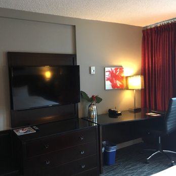 Matrix Hotel - TV and desk area - Hotels Near Me - Edmonton, Alberta