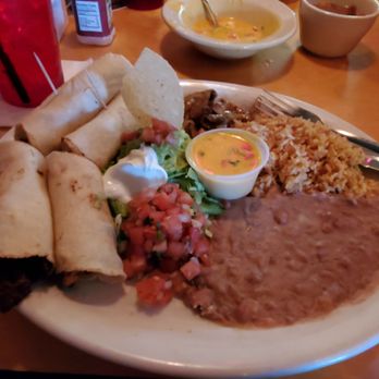 Lupe Tortilla - Tacos al carbon 1/2 chicken and 1/2 beef. Waaaaay too much food. - Tex-Mex Near Me - Houston, Texas Lupe Tortilla - Tacos al carbon 1/2 chicken and 1/2 beef. Waaaaay too much food. - Tex-Mex Near Me - Houston, Texas