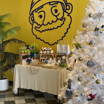 Beard Papa’s Plano - Cute decor - Bakeries Near Me - Plano, Texas