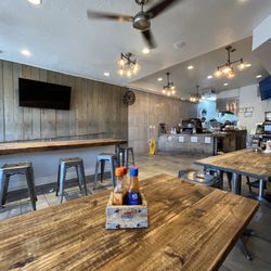 Oscars Mexican Seafood - Interior seating