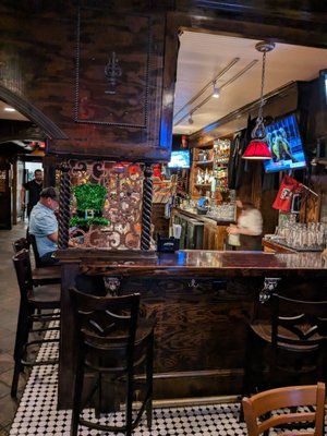 Hibernian Irish Pub & Restaurant by null