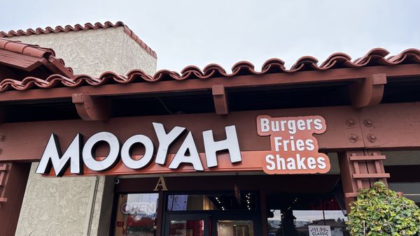 MOOYAH Burgers, Fries & Shakes by null