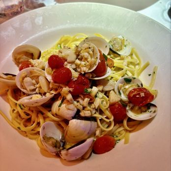 Caffe Luna Rosa - Linguine con le vongole. Delicious! - Italian Near Me - Delray Beach, Florida Caffe Luna Rosa - Linguine con le vongole. Delicious! - Italian Near Me - Delray Beach, Florida