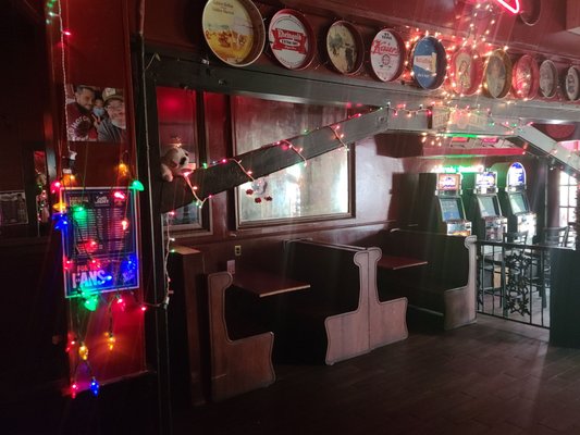 Lucky's Bar by null