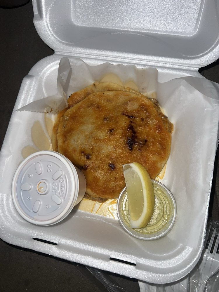 Mila’s Popusas Logo