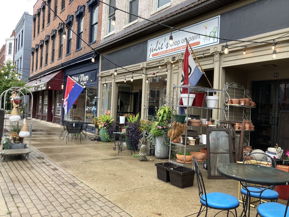 JULIE’S SHOP ON PAINT Updated October 2024 92 N Paint St