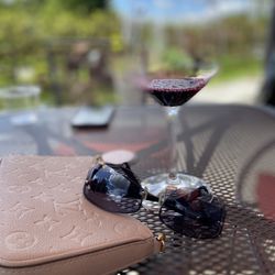 J Bookwalter Tasting Studio - Great location, nice wine, exceptional service and gorgeous weather -
