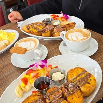 Cafecito de la Crepe - The French toast with a perfect Vanilla Late - French Near Me - Los Angeles, California