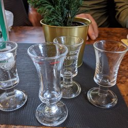Orakel - Ouzo . 3 leer einer noch voll vom Fahrer