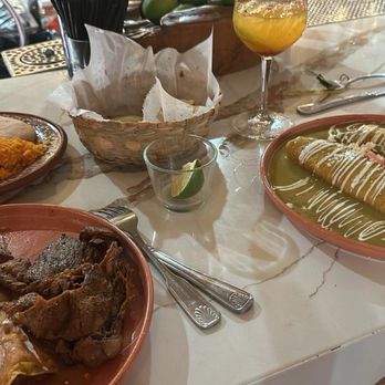 Rosa Madera - Enfrijoladas con Carne and Enchiladas Verdes - Mexican Near Me - Santa Ana, California