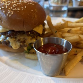 Causwells - Americana Burger - New American Near Me - San Francisco, California