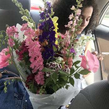 Chattanooga Market - Bought this bouquet of flowers for just $10.00! GORGEOUS right? - Farmers Market Near Me - Chattanooga, Tennessee Chattanooga Market - Bought this bouquet of flowers for just $10.00! GORGEOUS right? - Farmers Market Near Me - Chattanooga, Tennessee