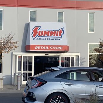 Summit Racing Equipment - Front entrance - Auto Parts & Supplies Near Me - Sparks, Nevada