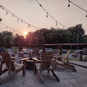 Dry Ground Brewing Company - Outdoor seating - Pubs Near Me - Paducah, Kentucky Dry Ground Brewing Company - Outdoor seating - Pubs Near Me - Paducah, Kentucky