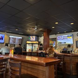 Fat Dog's Grille & Pub - Interior