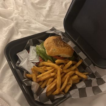 El Gordo's Grill - El Gordo's burger - Food Trucks Near Me - Terlingua, Texas