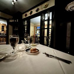 MJ's Restaurant & Catering - Downstairs dining area