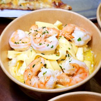 Papi Pasta and Pizza - Creamy Alfredo fettuccine - Pizza Near Me - New York, New York Papi Pasta and Pizza - Creamy Alfredo fettuccine - Pizza Near Me - New York, New York