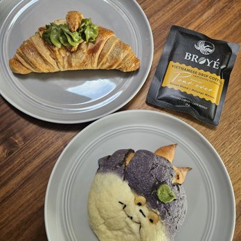 Broyé Cafe & Bakery - Bakeries Near Me - Vancouver, British Columbia Broyé Cafe & Bakery - Bakeries Near Me - Vancouver, British Columbia