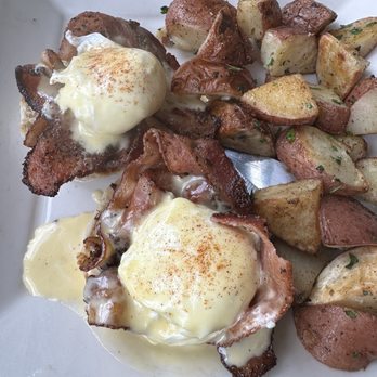 Portage Bay Cafe - Ballard - Classic eggs Benedict but with bacon instead! - New American Near Me - Seattle, Washington