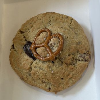 Hemma Hemma Dinette - Chocolate chip pretzel cookie - Coffee & Tea Near Me - Kansas City, Missouri Hemma Hemma Dinette - Chocolate chip pretzel cookie - Coffee & Tea Near Me - Kansas City, Missouri