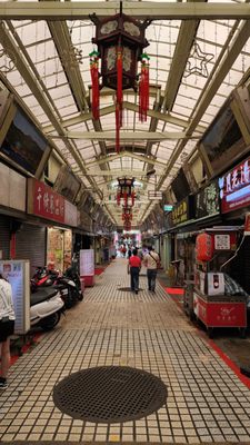 Huaxi Street Night Market by null