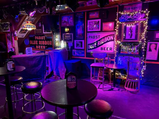 Bob and Barbara's Lounge by null