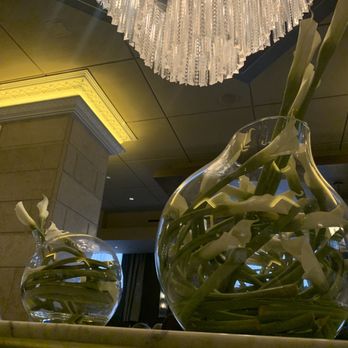 Eddie V's Prime Seafood - Restaurant decoration - Steakhouses Near Me - Pittsburgh, Pennsylvania Eddie V's Prime Seafood - Restaurant decoration - Steakhouses Near Me - Pittsburgh, Pennsylvania