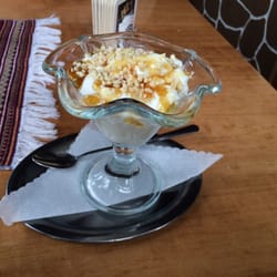 Restaurant Athos - Griechischer Jogurt mit Honig.
