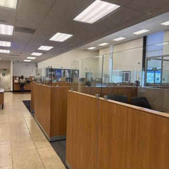 Chase Bank - Looking towards the bank tellers desk with office to the right - Banks & Credit Unions Near Me - Redondo Beach, California Chase Bank - Looking towards the bank tellers desk with office to the right - Banks & Credit Unions Near Me - Redondo Beach, California