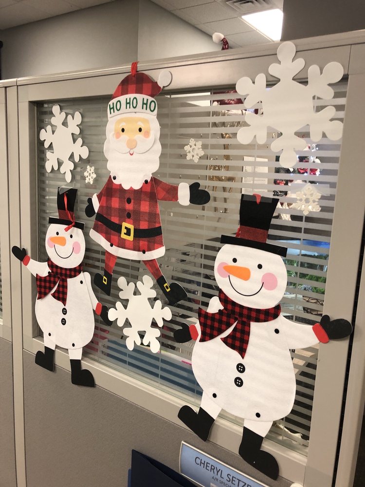 CHRISTMAS LIGHT DISPLAY AT RANDOM HOUSE Updated September 2024 9792