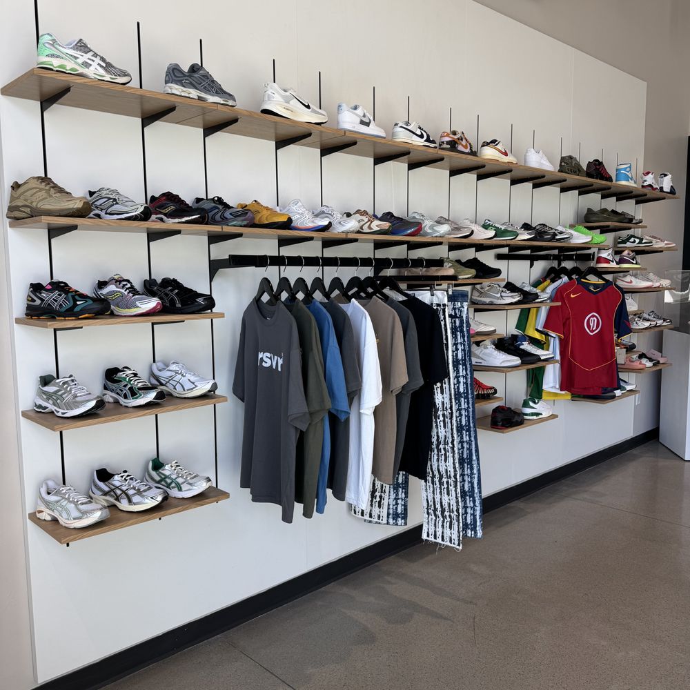 white nike leg sleeve