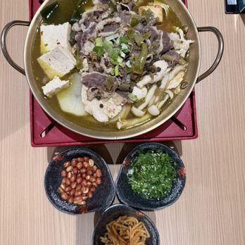 De Hotpotmini - Nice combo. You can also get rice at the self service condiments area. - Hot Pot Near Me - Bellevue, Washington