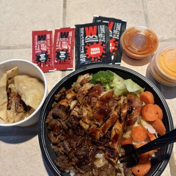 WaBa Grill - Dumpling, Steak & Chicken Veggie Bowl, WaBa & Boom Boom sauce - Asian Fusion Near Me - Clovis, California