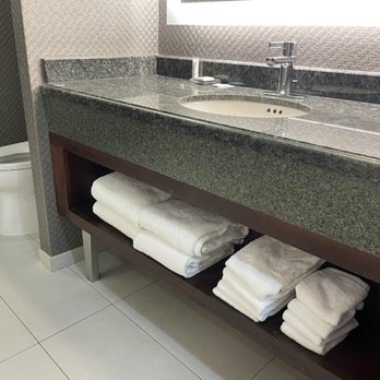 Crystal Gateway Marriott - bathroom - Hotels Near Me - Arlington, Virginia Crystal Gateway Marriott - bathroom - Hotels Near Me - Arlington, Virginia