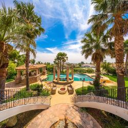 Scott Gee-Modern Edge Real Estate - Professional Photography is a must!