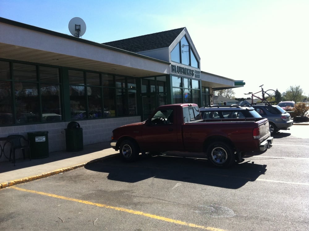 BLUEMKE’S BP Updated September 2024 102 E Division St, Rosendale, Wisconsin Convenience